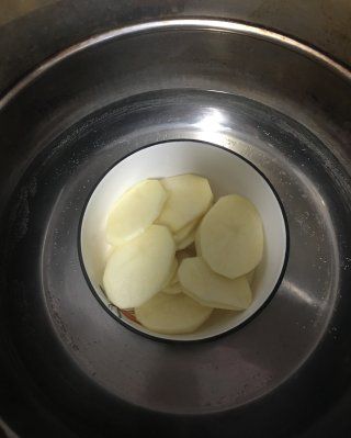 第1步(土豆丸子的做法)