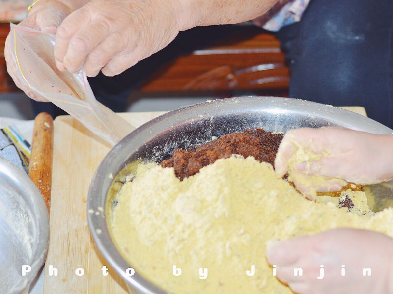 第5步(老式玉米面月饼的做法)