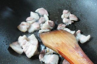 第4步(老豆腐盐煎肉的做法)