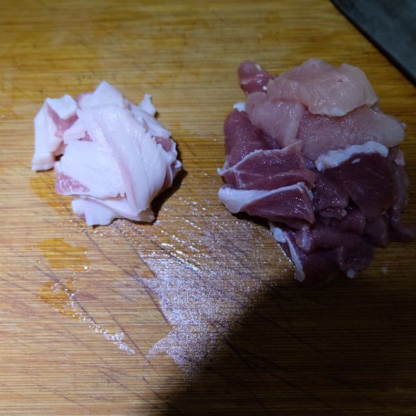第2步(白菜猪肉炖粉条的做法)