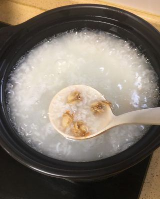 第9步(砂锅海鲜粥的做法)