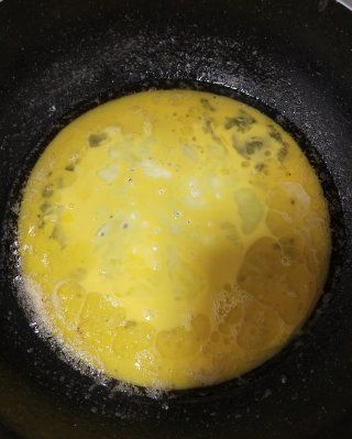 第2步(韭菜炒鸡蛋的做法)