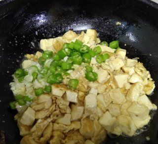 第7步(杭椒鸡蛋烧嫩豆腐的做法)