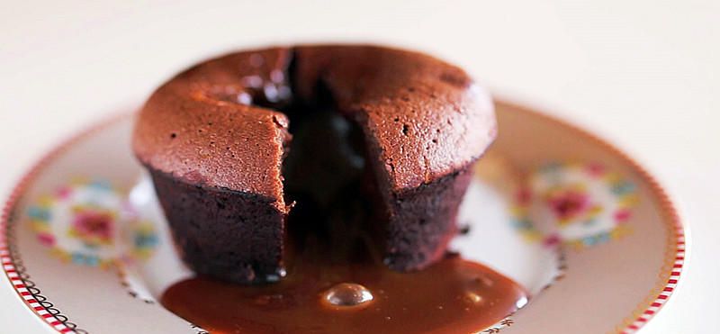 焦糖巧克力熔岩蛋糕成品图