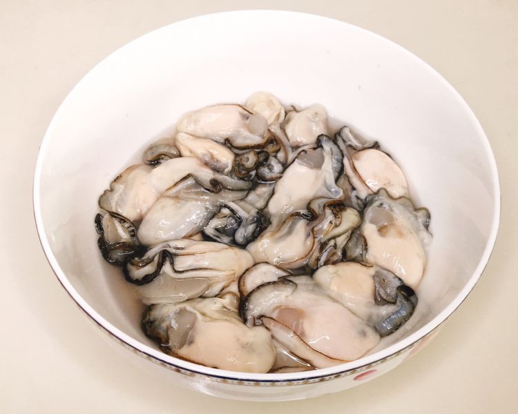 第1步(滋补强身美容养颜的鲜美海蛎汤的做法)