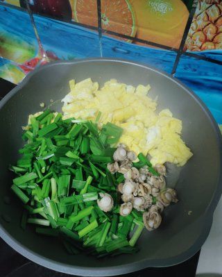第5步(韭菜、扇贝炒鸡蛋的做法)