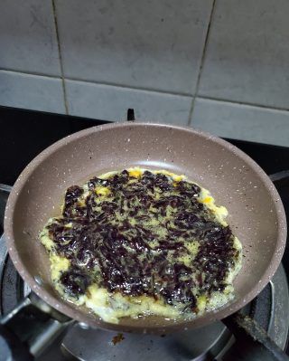 第5步(紫菜煎蛋的做法)