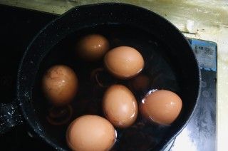 第5步(核桃壳煮鸡蛋的做法)