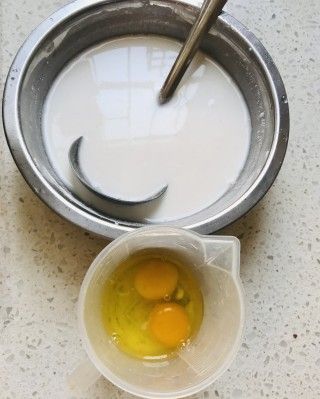 第4步(鸡蛋肠粉的做法)