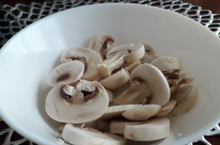 第2步(减肥豆腐蘑菇汤的做法)