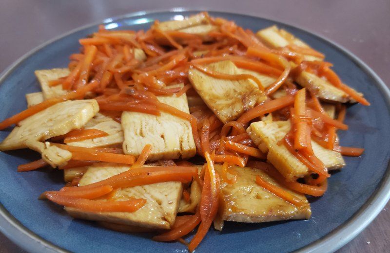 红萝卜丝炒五香豆腐成品图