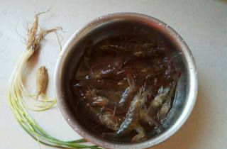 第1步(“ 家常菜 ”盐水虾的做法)