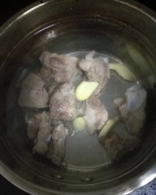 第2步(莲藕排骨汤的做法)