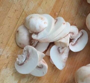 第1步(西式奶油蘑菇汤的做法)