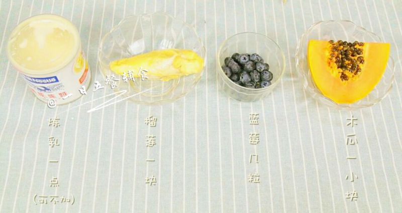 第2步(榴莲水果香饭团 宝宝辅食，大米+小米+高粱+木瓜+蓝莓的做法)