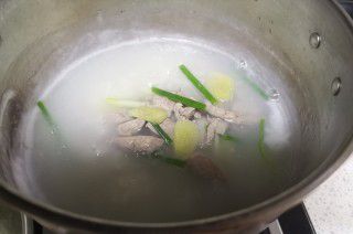 第12步(菠菜猪肝粥的做法)