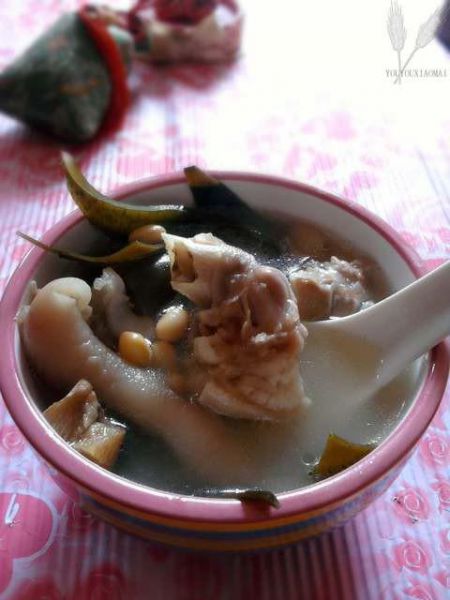 黄豆海带猪蹄美容汤成品图