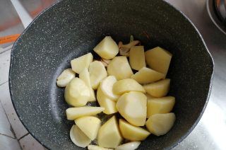 第3步(土豆焖饭的做法)