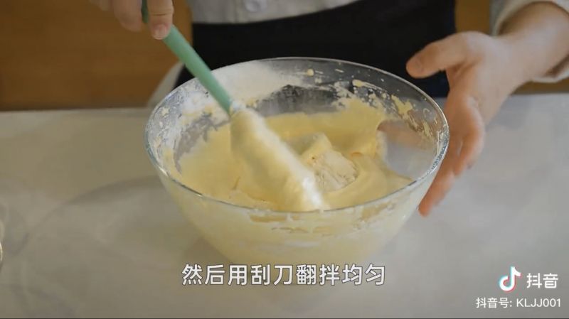 第3步(全蛋海绵蛋糕的做法)