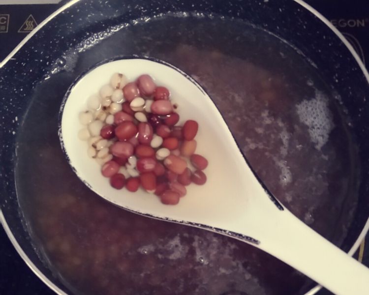 第1步(红豆薏米糖水的做法)