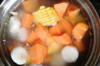 第6步(胡萝卜玉米汤的做法)