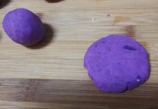 第7步(紫薯南瓜饼的做法)