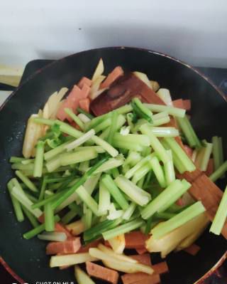 第5步(快手小炒 午餐肉芹菜土豆的做法)
