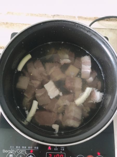 第2步(酱焖牛腩土豆(牛肉土豆、砂锅)的做法)