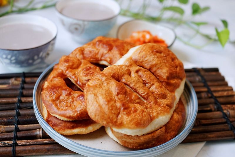 松软甜香的糖油饼成品图