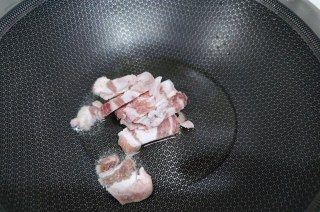第7步(猪肉白菜炖粉条的做法)
