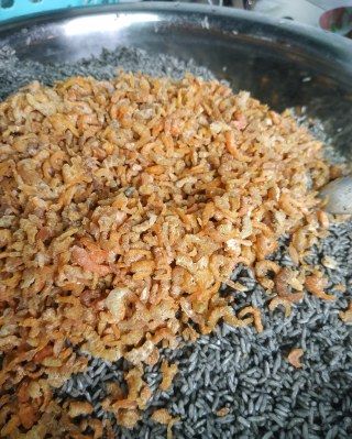第10步(海鲜蛋黄灰粽的做法)