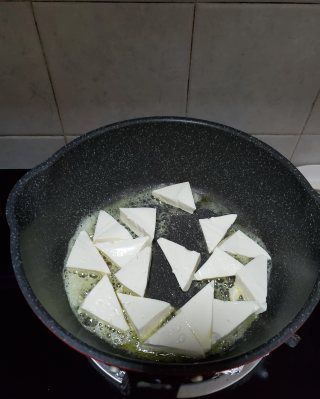 第4步(豆腐鱼炖豆腐的做法)