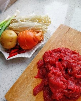 第1步(砂锅牛肉的做法)