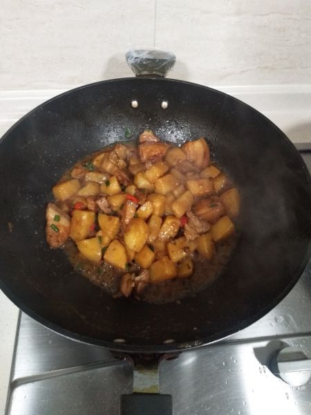 第5步(五花肉烧土豆的做法)