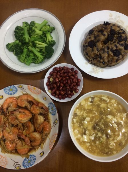第4步(晚餐：红烧对虾、清炒西兰花、牛肉豆腐榨菜羹的做法)