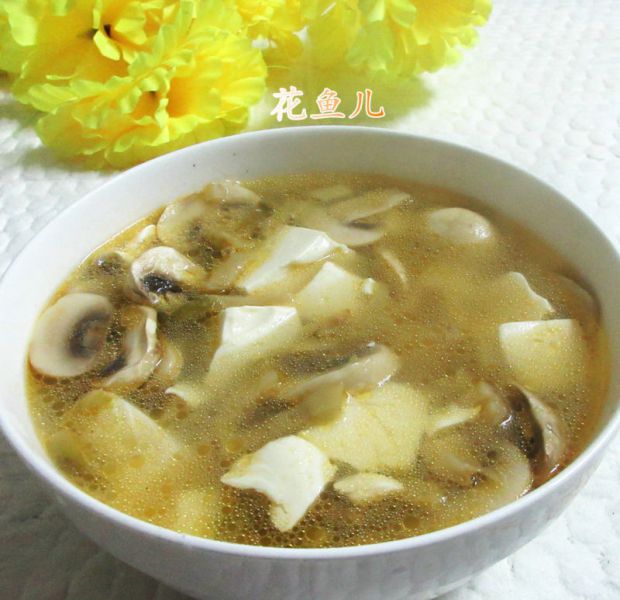 榨菜丝蘑菇豆腐汤成品图