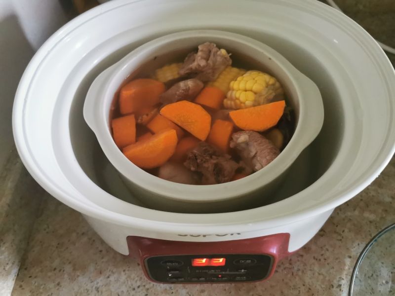 第4步(玉米萝卜排骨汤的做法)