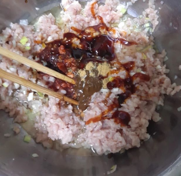 第4步(萝卜丝虾皮蒸饺的做法)