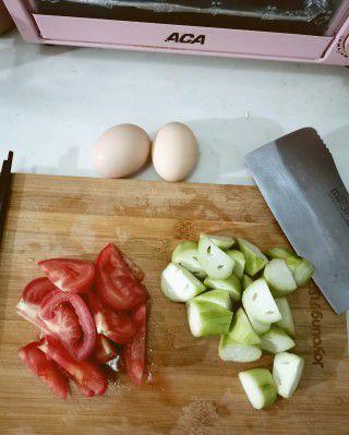 第1步(丝瓜西红柿蛋汤的做法)