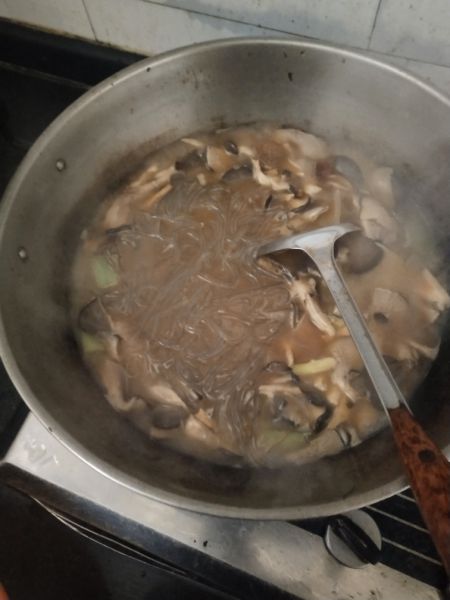 第8步(家常菜——炒蘑菇的做法)