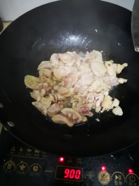 第4步(土豆焖鸡腿的做法)
