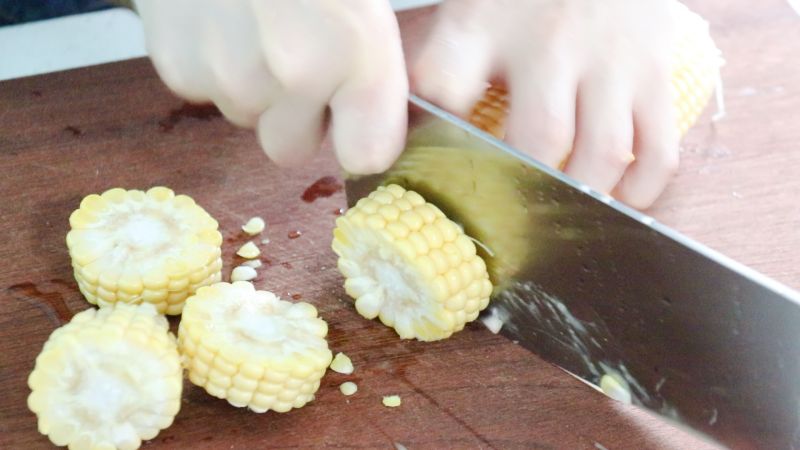 第4步(玉米萝卜排骨汤的做法)