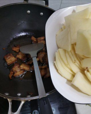 第3步(土豆炖肉的做法)