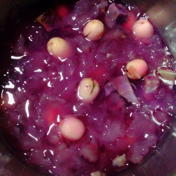 第5步(紫薯银耳莲子羹的做法)