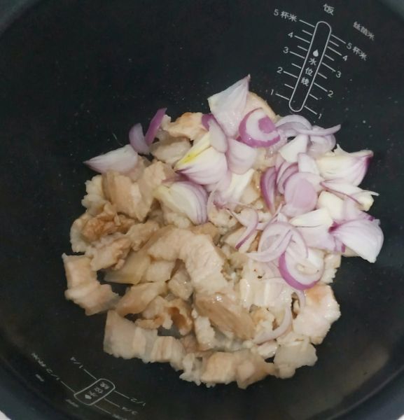 第5步(电饭煲紫菜焖饭的做法)