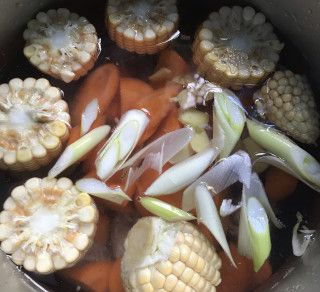 第7步(玉米排骨汤的做法)