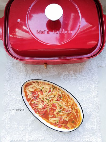 第9步(#麦子厨房#美食锅之金针菇炒西红柿的做法)