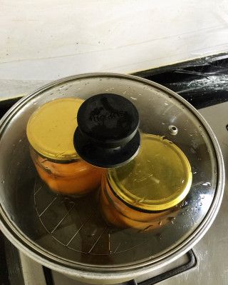 第6步(自制黄桃罐头的做法)