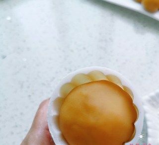 第19步(广式莲蓉蛋黄月饼的做法)