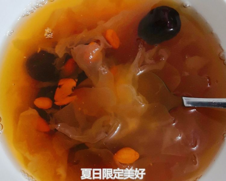 银耳红枣枸杞汤成品图